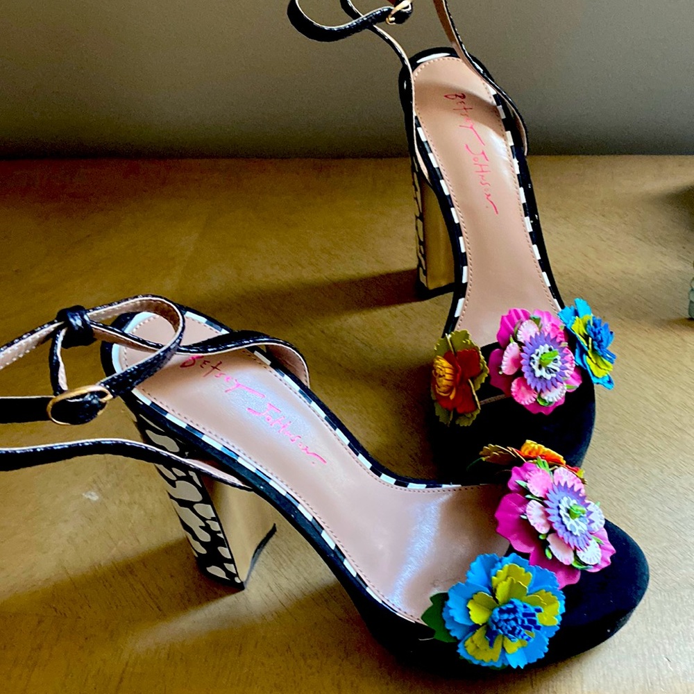 Betsey Johnson heels w flowers